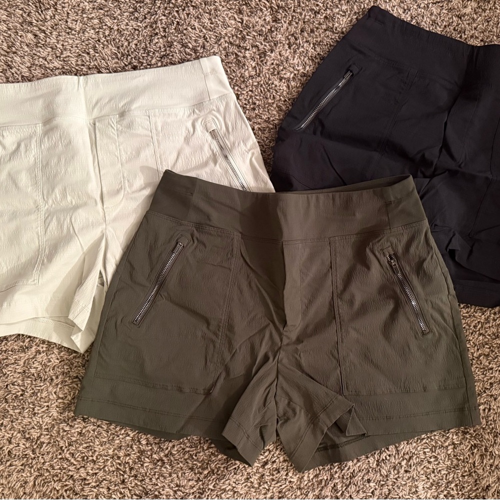 Women’s Athleta Brooklyn shorts size 6  Zip-Pocket Shorts - Olive, Black & White